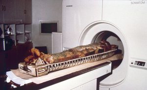 Die Mumie im CT-Scanner